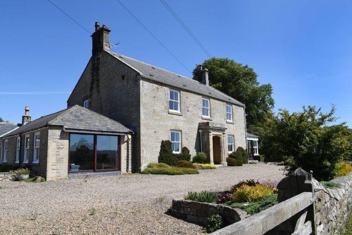 Traditional Country House In West Woodburn Enjoys Modern Comforts